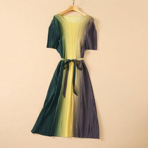 European and American womens wear for summer 2021 The short sleeves are changing color lace-up Fashion pleated dress