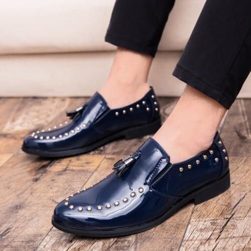 Newst Spring Fashion Rivet Tassel Pointed Oxford Driving Shoes For Men Wedding Prom Dress Formal Footwear Zapatos Hombre Vestir