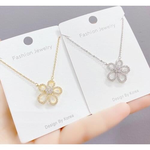 Micro-Inlaid Diamond Clover SUNFLOWER Necklace Womens Fashionable Elegant Clavicle Chain Fashionable Jewelry Pendant