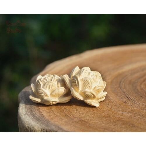 Natural Yellow Boxwood Hand Carved Lotus Bloom Pendant Tiny Charms Mala Japa Beads Bracelet Jewellry Findings DIY Accessories