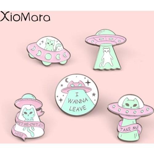 Get Me-Owt Of Here Ufo Enamel Pins Take Off Now Spaceship Alien Green Cat Brooches For Kids Friends Lapel Pin Badge Jewelry Gift