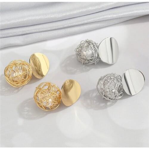 1PC New Hollow Round Ball Pearl Earrings For Women Girl Vintage Exaggerated Metal Geometric Stud Earrings Party Jewelry R340