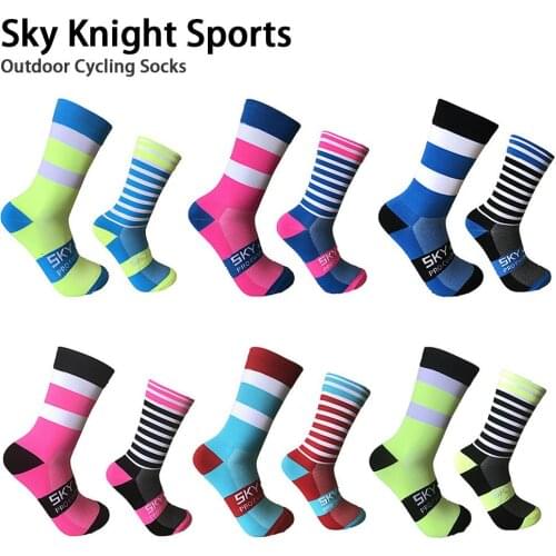Sky Knight High Quality Chinlon Sports Outdoor Cycling Socks Left and Right Feet Wave Point Striped Bikes Socks Calcetines Cicli