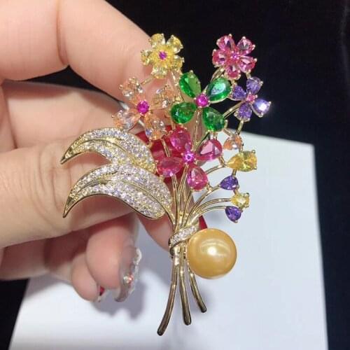 Exquisite brooch Elegance Coat Flower Brooch High-end Corsage Womens Overcoat Cardigan Button Accessories Valentines Day Gift