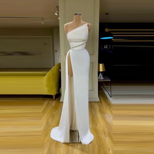 2021 White Satin Evening Gowns Sheath High Slit Crystals Decoration Strapless Formal Women Long Dresses