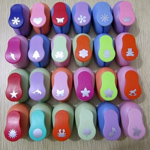 1Pcs New Medium Size DIY Foam Maker Craft Art Hole Punch Paper Shaper Puncher Kids Scrapbooking Paper Punch Shape Randomly