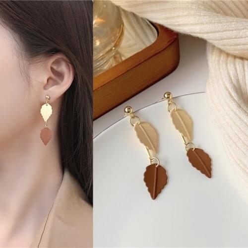 Classic Cute Contrast Color Metal Leaf Pendant Drop Earrings for Women Girls Teens Ear Jewelry Earrings 2021 Trend New Arrival