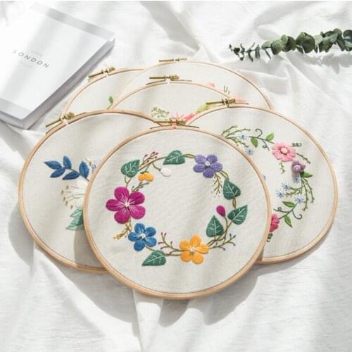 DIY beginners hand embroidery flowers cloth art three-dimensional ribbon embroidery hanging painting.Give embroidery and gifts