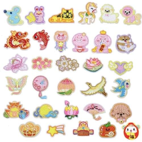 100pcs/lot Embroidery Patch Animals Flowers Gold Birds Butterfly Horse Lotus Clouds Rainbow Clothing Decoration Iron