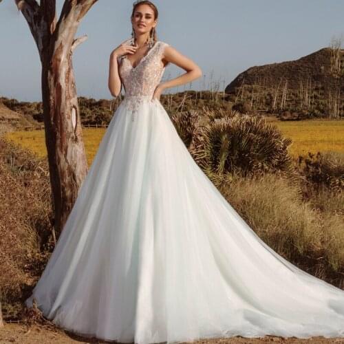 Eightree Lace Wedding Dresses 2021 V Neck Sleeveless Appliques Bridal Gowns Backless A Line Princess Wedding Gown Robe De Mariee