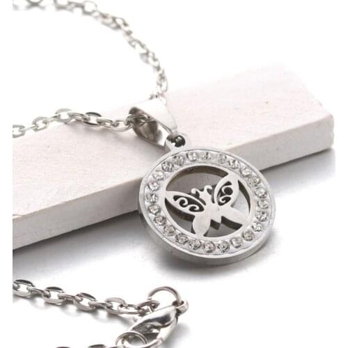 Wholesale New Fashion Lady Jewelry Butterfly Pendant Necklace Female Cute Butterfly Crystal Hollow Pendant Necklace Jewelry