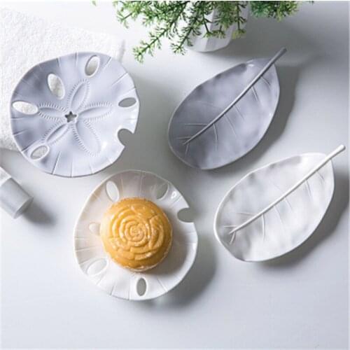 Portable Creative Leaf Shape Soap Dish Box Plastic Drain Rack Soap Storage Holder Container Shelf Bathroom Shower Plate Tray