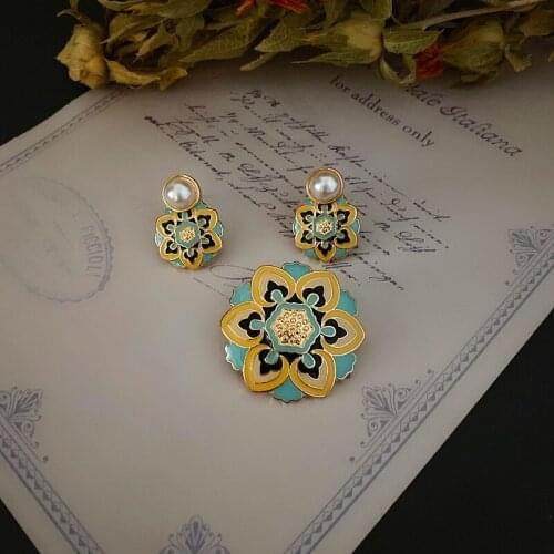 2020 Time-limited Brooches Style Retro Literature And Art Simple Flower Pearl Brooch Light Luxury Temperament Pin Earrings Set