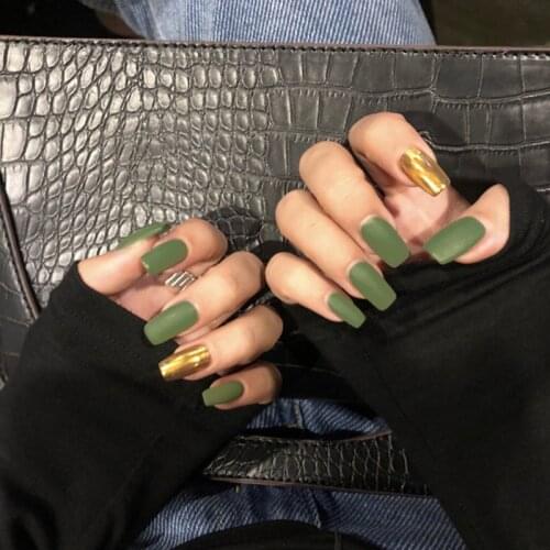 24Pcs Dark Green False Nails Gold Tinsel Fake Nails Blooming Nail Tips Gradient Glitter Artifical Nails Removable Coffin Nails