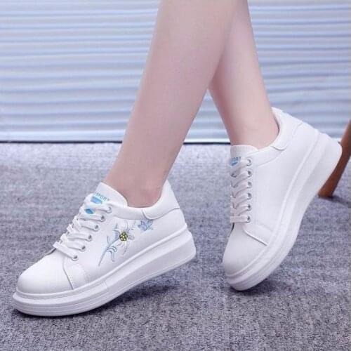 Spring New Fashionable White Shoes Girlss Flat Casuals Shoe Korean Style Versatile Comfortable Walking Flats Sneakers for Women