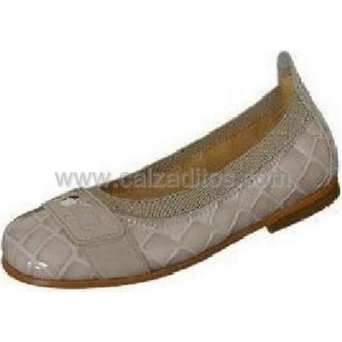 Flat with patent coco beige, Andanines