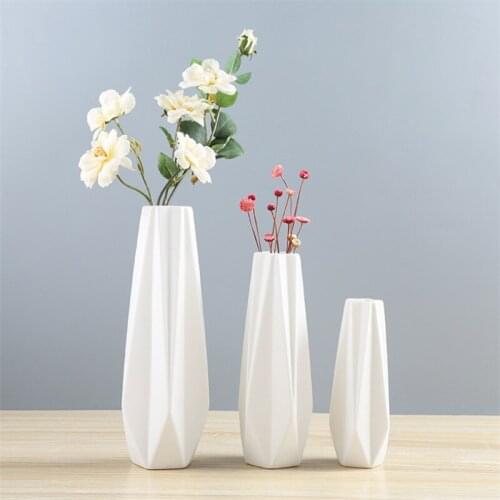 Modern Simple Ceramic Vases White/Black Tabletop Origami Vase European Fashion Flowerpot Creative Wedding Gifts Home Decoration