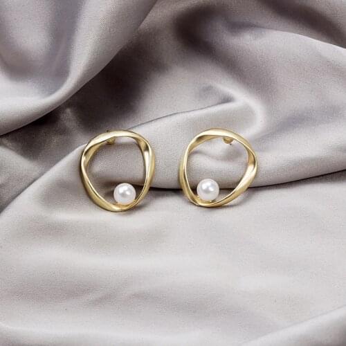 Fashion jewelry temperament irregular circle pearl earrings luxury elegant earrings personality cold frosted earrings