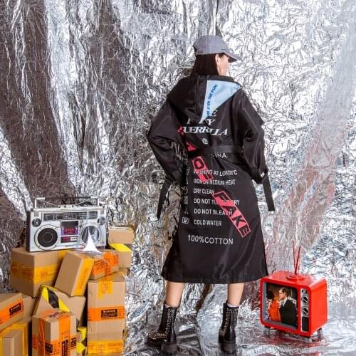 Jasmine 2018 new street girl wave long letter color strike printing zipper hooded trench