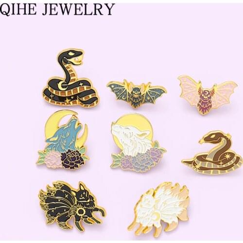 Animal Enamel Pin Fox Bat Wolf Snake Starry Brooches for Women Backpacks Lapel Pins Punk Metal Badge Jewelry Gift 2021 Wholesale