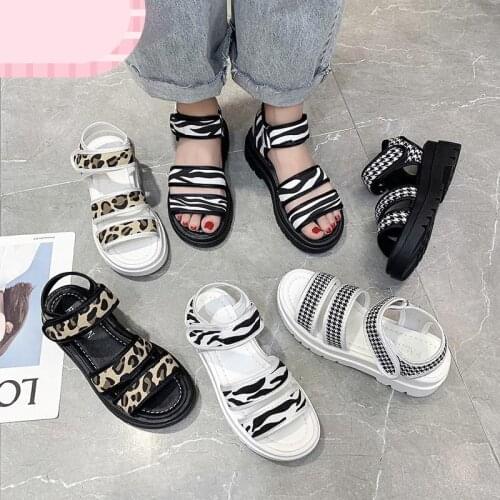A variety of patterns of casual shoes, womens comfortable sandals, womens lightweight