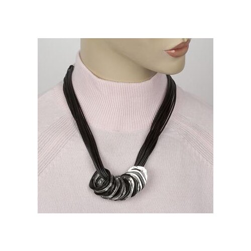 Round Vinlex Leather Collar Necklace