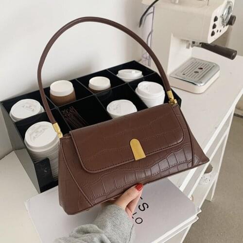 In a simple piece of womens footprint bags of bags of womens leather designs of broken womens shoulder bags of high quality