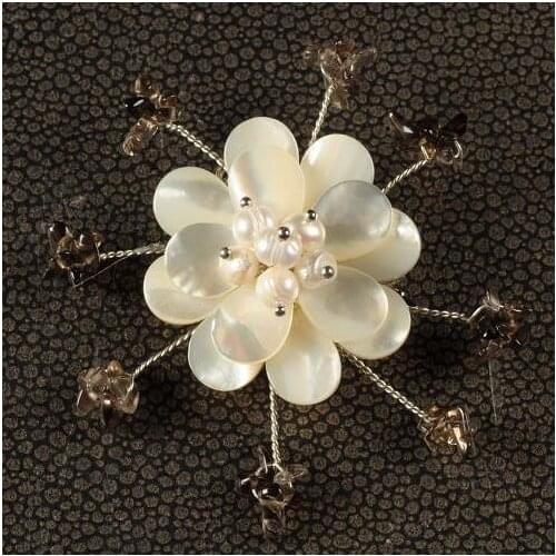 New Unique Pearl Jewelry Shell Flower Pin Brooch White Color Real Freshwater Pearl Shell Flower Handmade Broch Wedding Gift