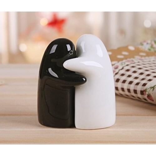Wedding Favors Hugging Man and Woman Salt and Pepper Shakers 100sets/lot FREE SHIPPING Factory Outlet Wholesale