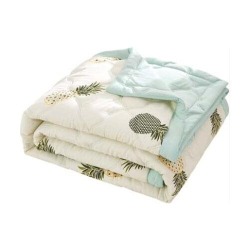 Beautiful and comfortable summer air condition quilt