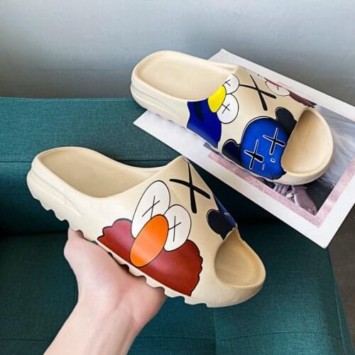 Summer Fashion Men Slippers Breathable Water Beach Sandals Unisex Flip Flops Lightweight Graffiti Home Slippers Plus Size 34-46