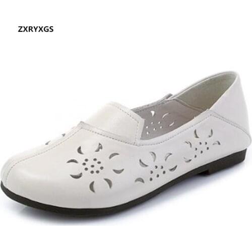 2021 Famous Genuine Leather Breathable Hole Shoes Flat Sandals Soft-soled Comfortable Flat Shoes Woman Casual Shoes Large Size