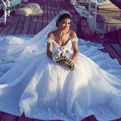 Elegant Off The Shoulder Floral Appliques Lace Dubai Saudi Arabic Ball Gown Wedding Dress Sweetheart Sleeveless Bridal Gown