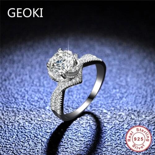 Geoki 1 Ct Passed Diamond Perfect Flower Cut D Color VVS1 Moissanite Engagement Ring Women Luxury 925 Sterling Silver Gift Rings