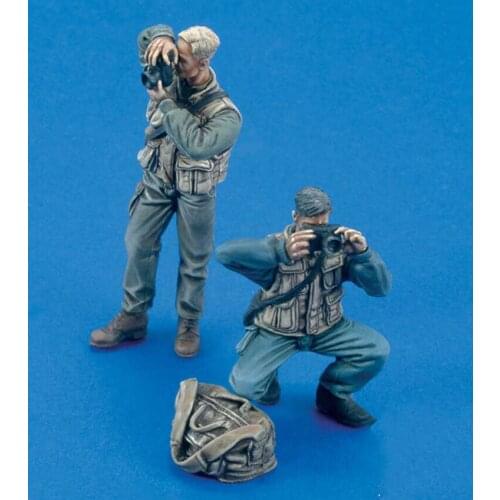 1/35 Resin Model Building Kit Figure Photographers