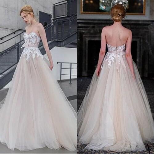Alluring Tulle Sweetheart Neckline A-line Wedding Dresses With Lace Appliques Champagne Bridal Wedding Gown Sweep Train