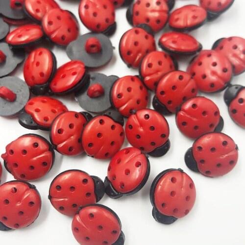 100PCS 16MM Red Dyed Plastic Ladybird Decorative Buttons Sewing Scrapbooking Craft PT64