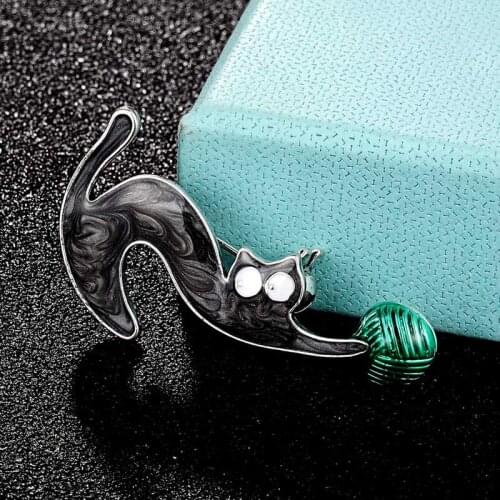 Zlxgirl jewelry Enamel Black Cat Playing Ball Brooches Animal Banquet Party Brooch Pins For Women And Men New Years Gifts broch