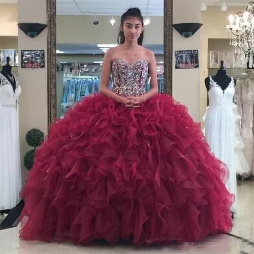 Strapless Ruffles Organza Quinceanera Dresses Burgundy Ball Gowns Sixteen Dress Lace Up Puffy Gowns vestido corto para fiesta