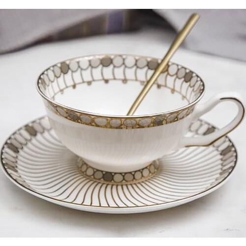 Reusable Coffee Cup Saucer Set Bone China Tea Cup Espresso Cups Ceramic Tasse Cafe Thee Glazen Christmas Home Crockery 50T002