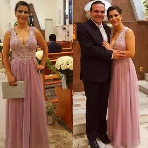 New Arrival 2021 Pink Long Mother of the Bride Dresses Lace Sleeveless Plunge V Neckline Wedding Party Gowns Appliqued On Sale