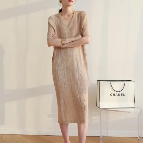 2020 Autumn spring Issey Miyake pleated plus-size slimming and age-reducing fashion mid-length split dress