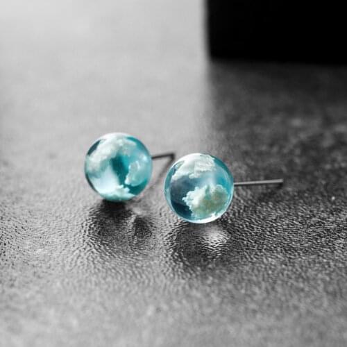 Chic Transparent Resin Rould Ball Moon Earring Stud for Women with Blue Sky White Could Stud Earring Jewelry Wholesale