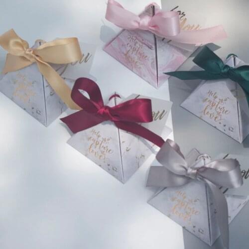 Triangular Pyramid Wedding Favors and Gift Box Paper Candy Boxes with Ribbons and card For Baby Shower Guests Wedding Decoration