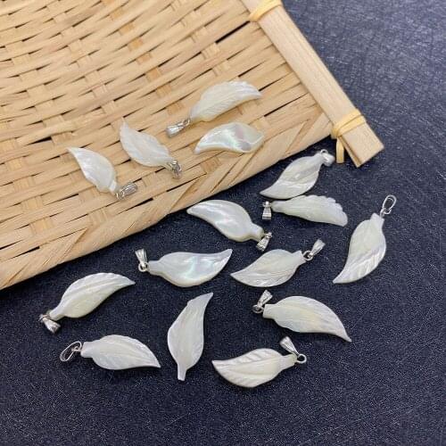 5 Pieces of Natural Sea Shell Pendant Leaf-shaped DIY Handmade Creative Gift Necklace Jewelry Accessories Designer Charm Pendant