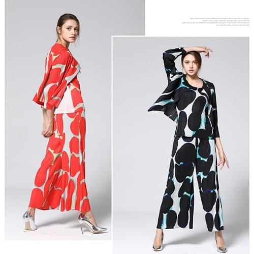 Miyake fold three-piece set of pleated long-sleeved coat + sleeveless vest + ankle-length pants print suit IN STOCK