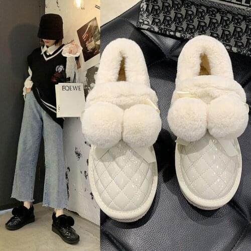 2021 Winter Classic Snow Boots Hairball Cute Wind Winter New Warm Non-slip Korean Version of Short Boots