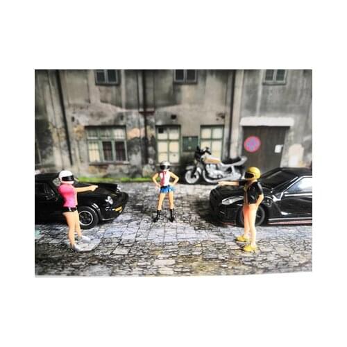 1:64 Scale Resin Die-casting Model Avant-garde Girl Motorcycle Helmet Girl Miniature Photography Scene Layout Model