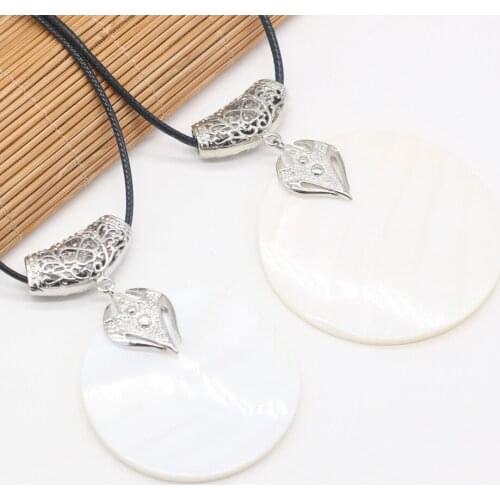 White Round Necklace Natural Shell Alloy Pendants Comfortable To Wear for Women Men Beads Jewelry Gifts Souvenirs Wedding