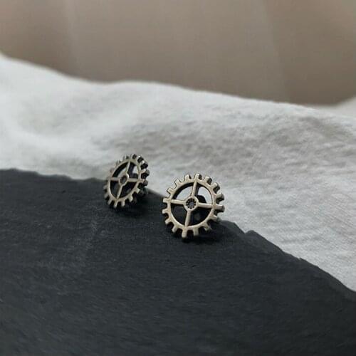 Fashion Personality Steam Rock Gear Stud Earrings Silver Plated Stud Earrings Mens and Womens Unique Leisure Jewelry
